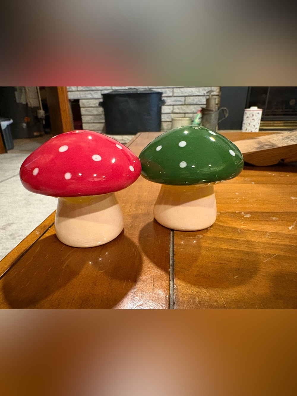 Polka Dot Red & Green Salt and Pepper Shakers Hand Painted - Picture 2 of 4
